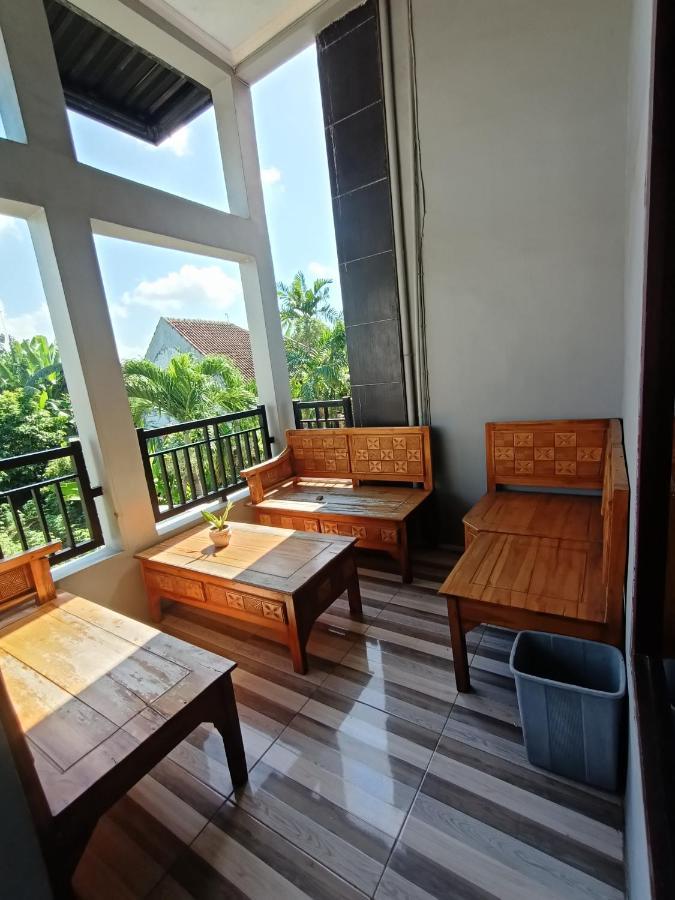 Artha Graha Homestay Banyuwangi  Exterior photo