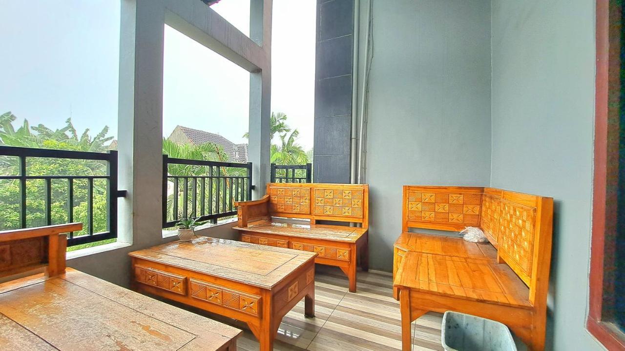 Artha Graha Homestay Banyuwangi  Exterior photo